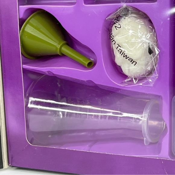 Monster Science Kit and Book By Scholastic. 4 Experiments to perform! - Picture 8 of 15